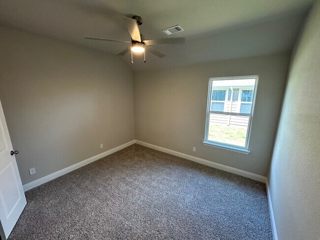 Building Photo - 268 Sunnyside St