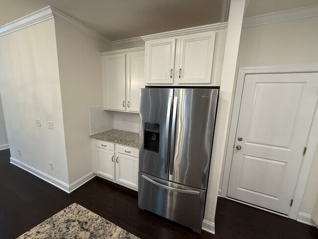 Building Photo - Ballantyne Home in great Location With Sun Room!