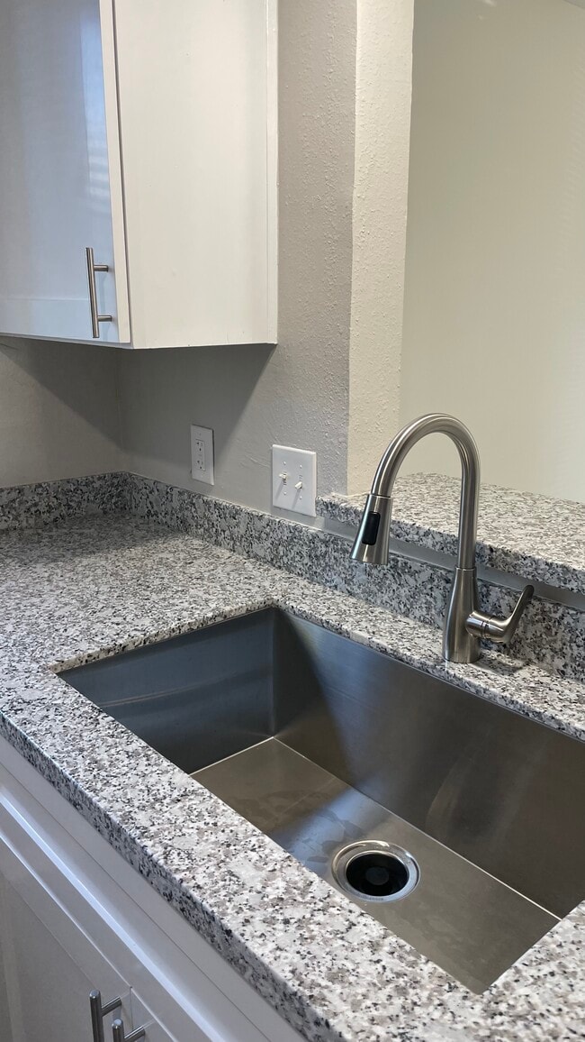 Building Photo - 521 Ferguson St