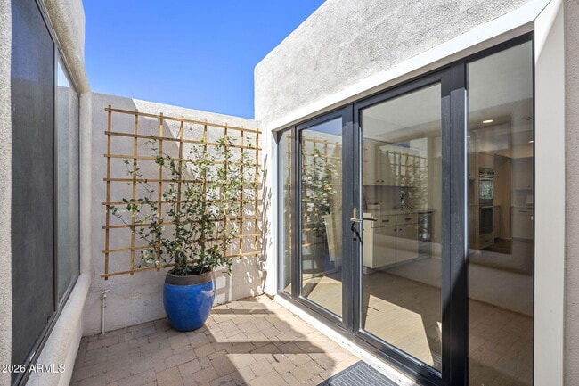 Building Photo - 7602 E Vía Del Reposo