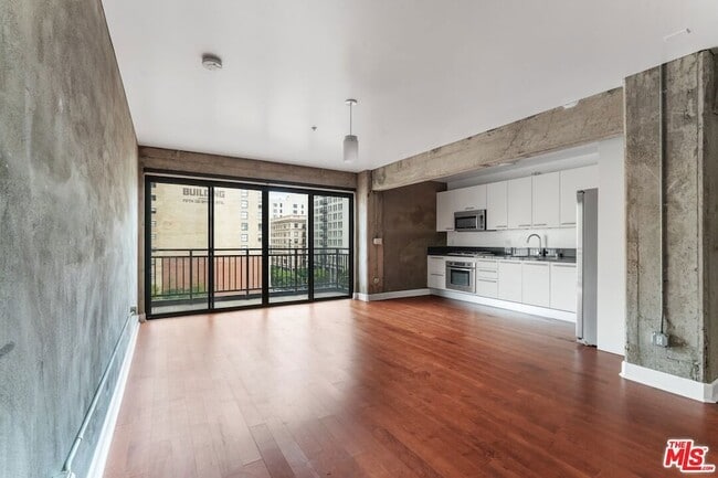 Building Photo - 416 S Spring St