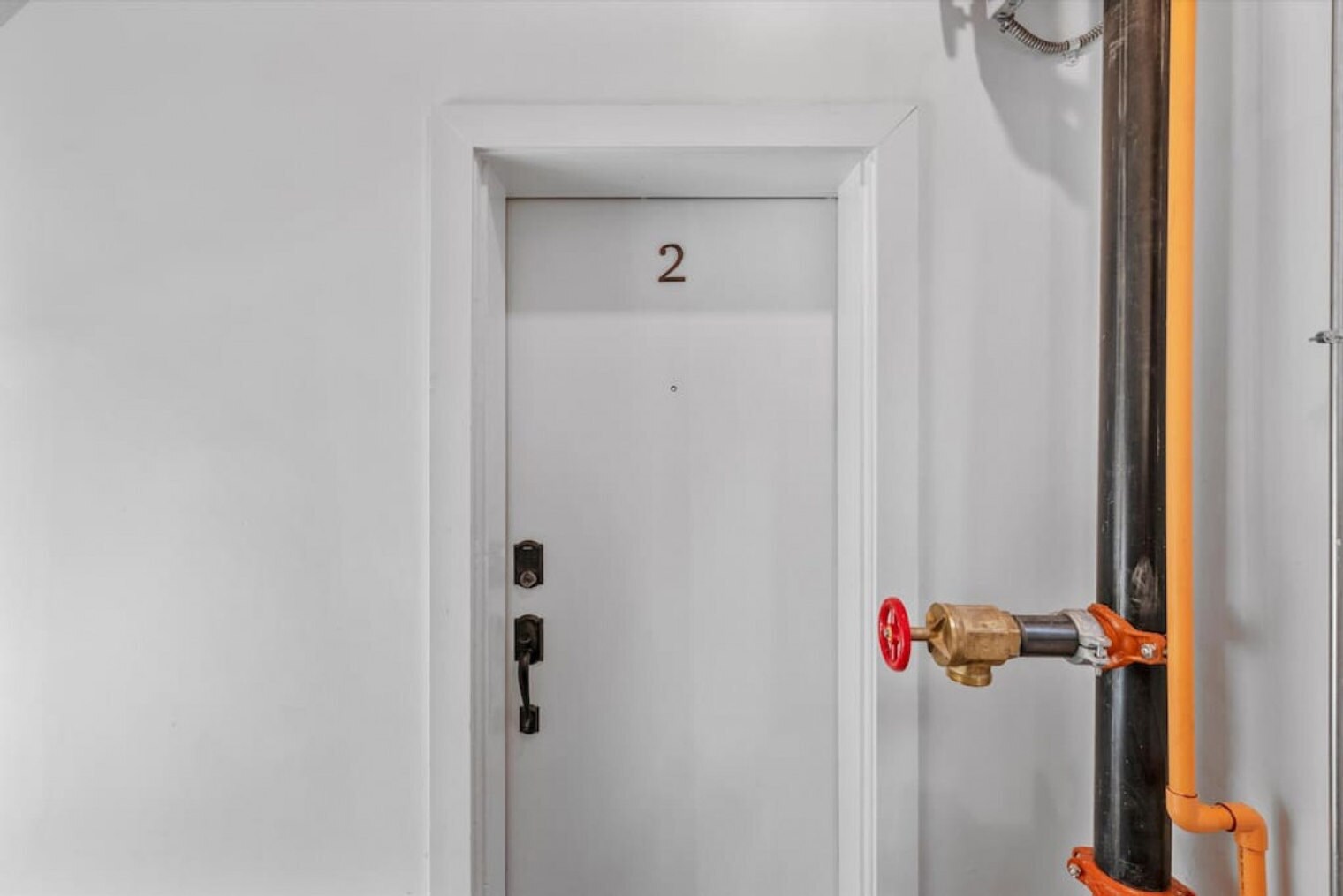 Building Photo - 18 W Elder St