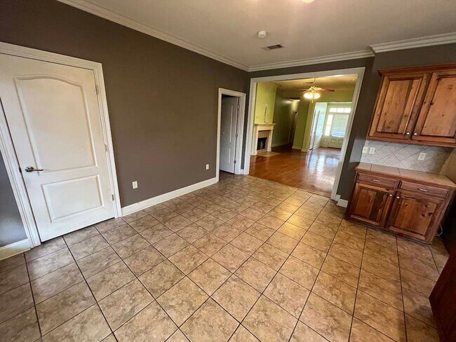 Building Photo - Beautiful 3 Bedroom Home in Established Zachary Neighborhood!