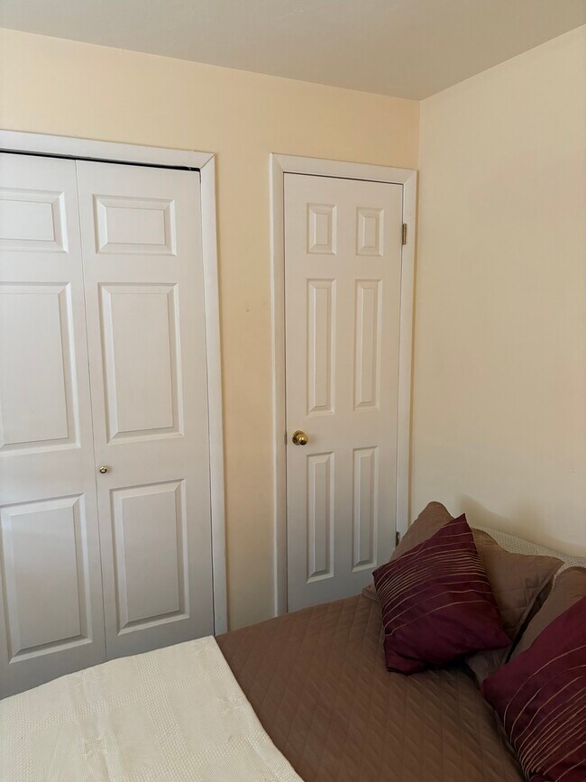 Building Photo - 217 Foss St W