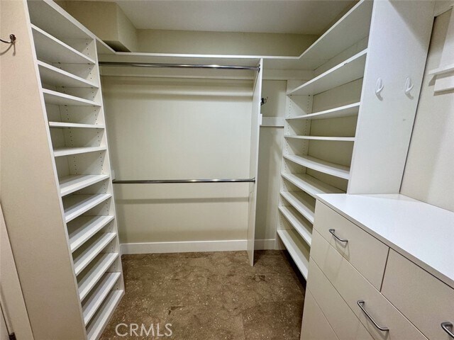 Building Photo - 2745 Temple Hills Dr