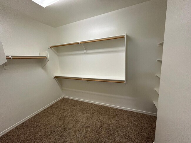 Building Photo - 5411 W Rowel Rd