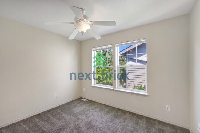 Building Photo - Spacious 3-Level Condo with 2-Car Garage, Mt. Rainier Views & Turnkey Comfort in Bonney Lake