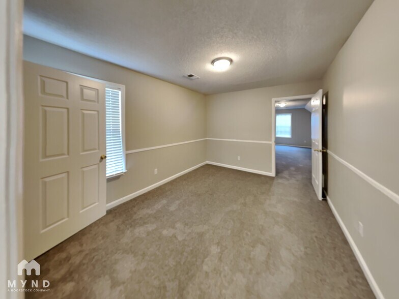 Building Photo - 2433 Dove Glen Cove