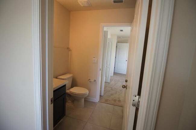 Building Photo - 9595 Star Dr