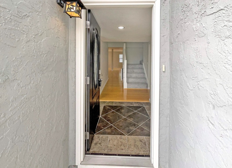 Building Photo - 883 Calle De Verde