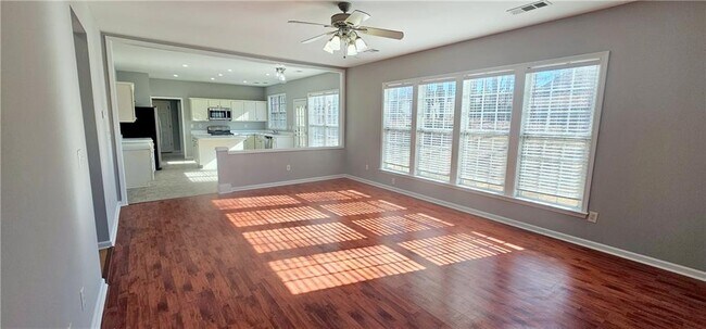 Building Photo - 350 Gaines Oak Way