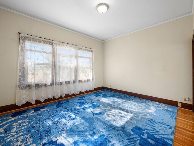 Building Photo - Beautiful craftsman style farmhouse outside Island City with inspiring views of the Grande Ronde ...