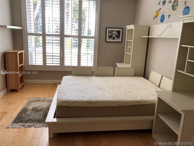 Building Photo - 430 Grand Bay Dr