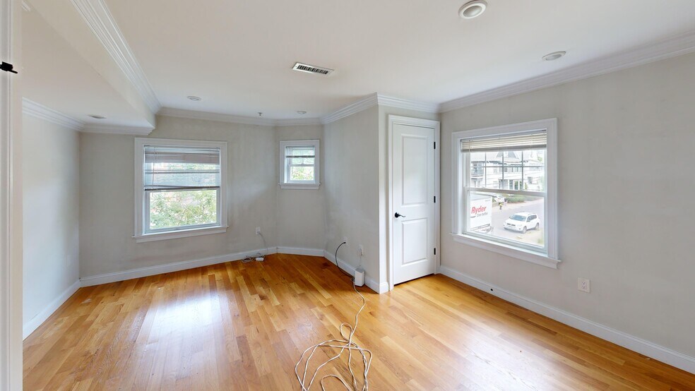Primary Photo - 62 Gordon St