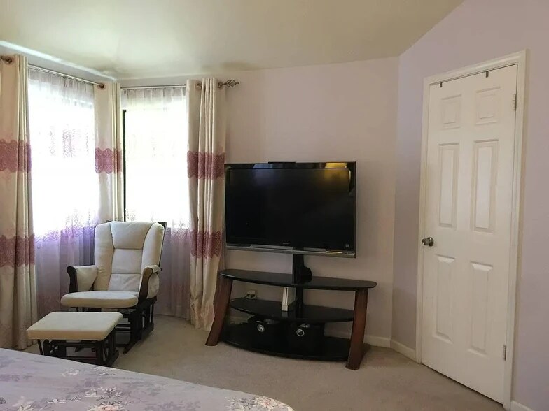 2nd Floor-Master Bedroom with walk in closet - 274 Snell Ct