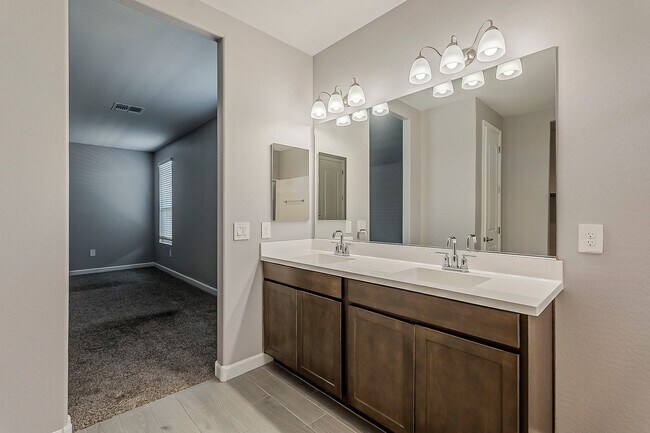 Building Photo - Spacious New-Build Family Home!