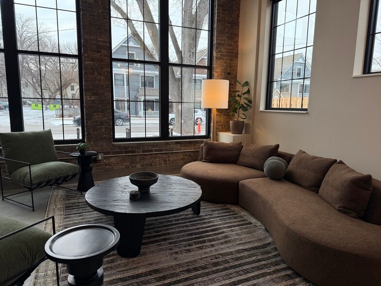 Building Photo - The Dylin