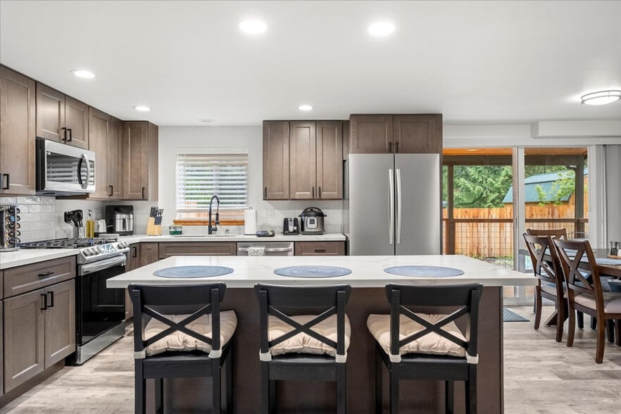 Building Photo - 123 Mowich Way