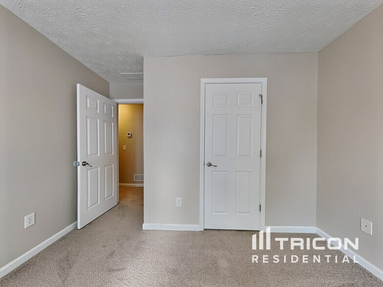 Building Photo - 2309 Swan Lake Ct