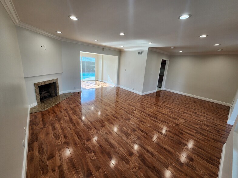 Building Photo - 13132 Hartland St