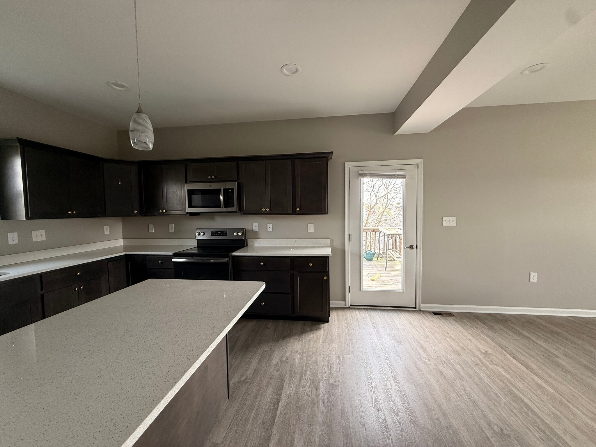 Building Photo - 270 Mabdarin Dr