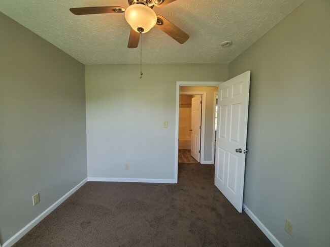 Building Photo - $1300 Charming 3 Beds 1 Bath Home