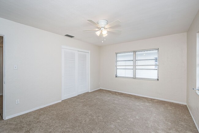 Building Photo - Central Gulfport - 3 Bedroom 2 Bath Home