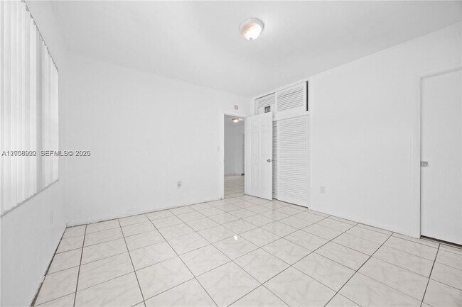 Building Photo - 2072 NE 169th St