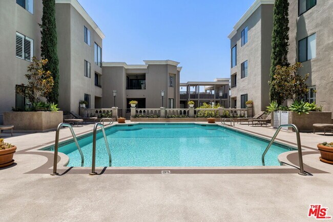 Building Photo - 8455 Fountain Ave