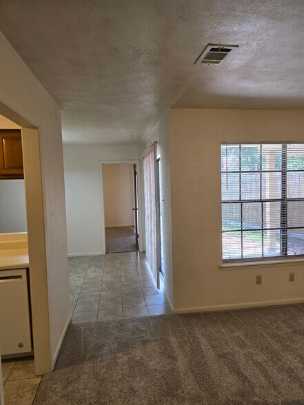 Building Photo - 2904 Forest Bnd