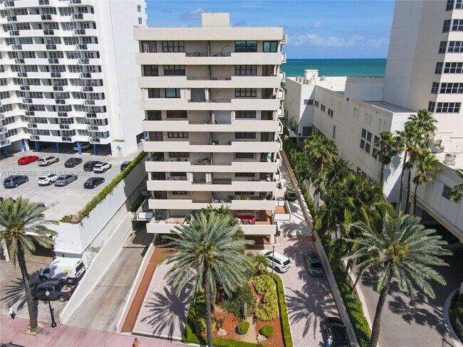 Building Photo - 1621 Collins Ave