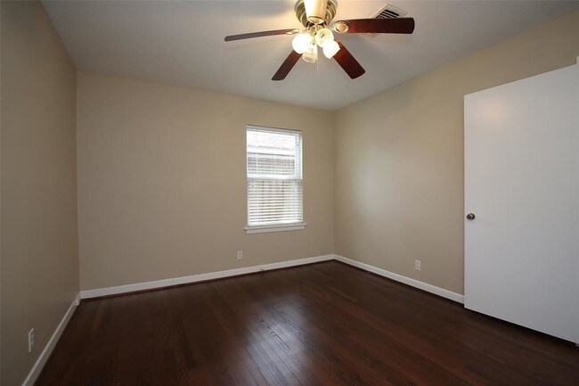 Building Photo - 5036 De Milo Dr