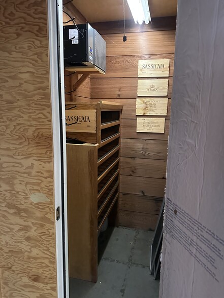 Conditioned wine closet - 1000 Warrington Rd