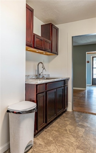 Building Photo - 302 Bridge St