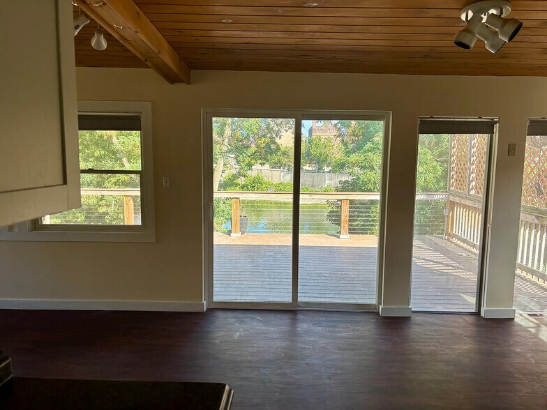 Building Photo - 192 Front St