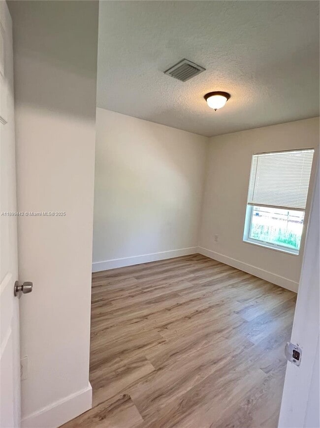 Building Photo - 1347 NE 111th St