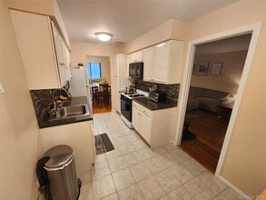 Building Photo - 6 Charles Ln