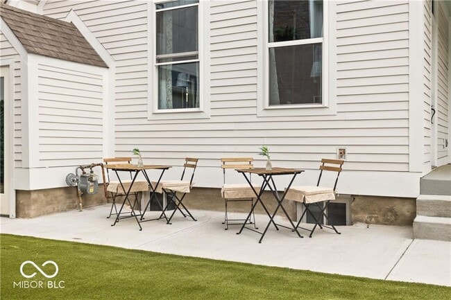 Building Photo - 929 Sanders St