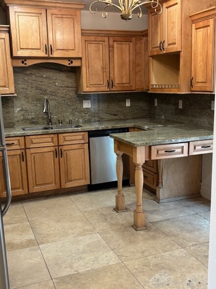 Building Photo - Tarzana Villas