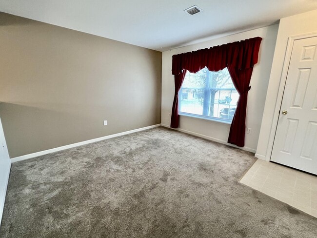 Building Photo - 136 Hiddenwood Dr
