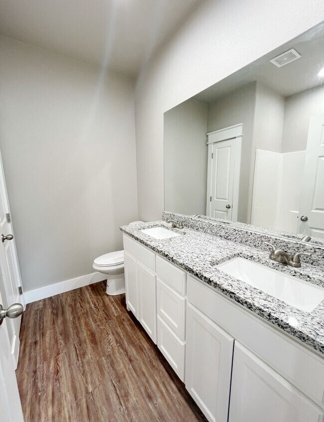 Building Photo - Quiet neighborhoods/Open floor plan/Durant school district