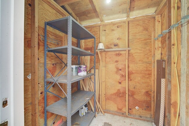 Building Photo - 2Bd/1Ba Issaquah Duplex