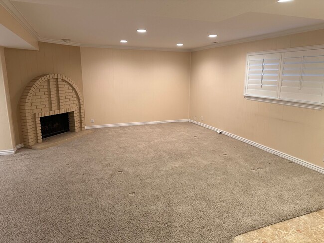 Building Photo - Spacious Millcreek Townhome with Two Living Areas, Private Deck & Community Amenities