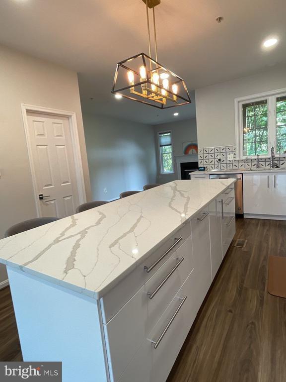 Building Photo - 8474 Pamela Way