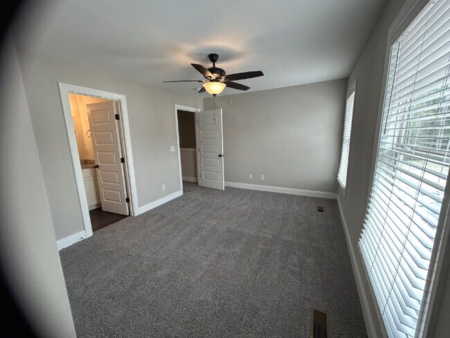 Building Photo - New Townhomes Near TTU!