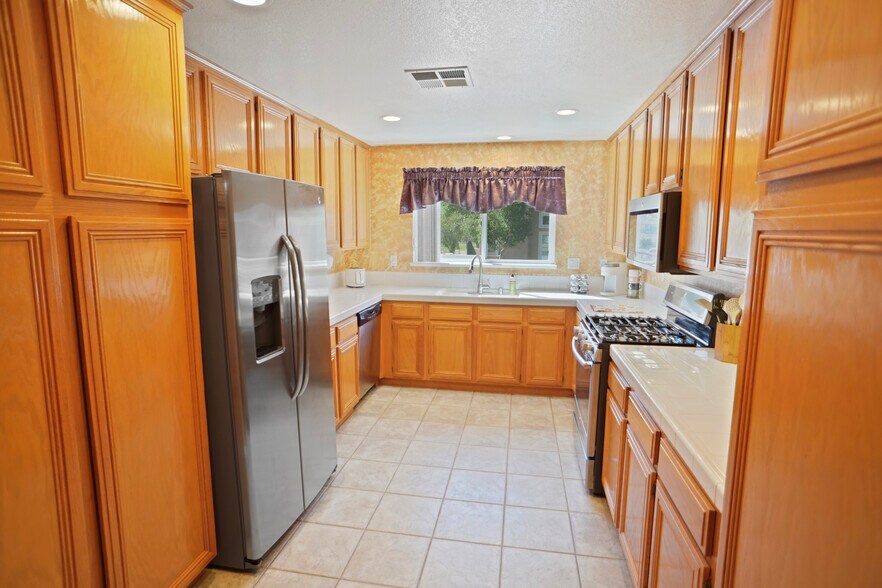 Building Photo - 25720 Armstrong Cir