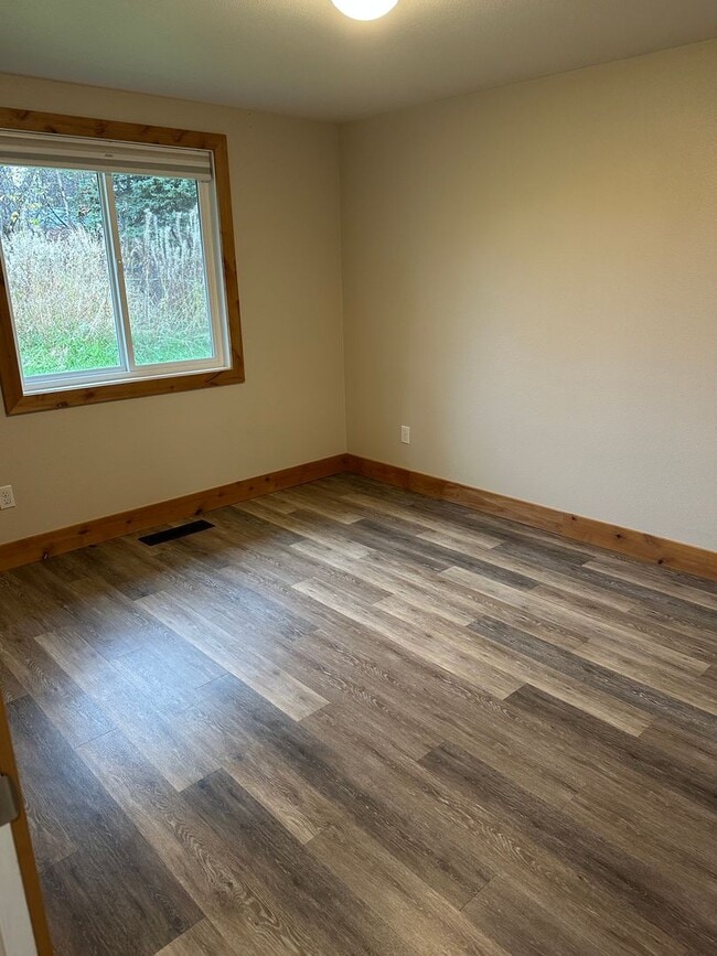 Building Photo - 6 month or 18 month lease offered for remodeled house