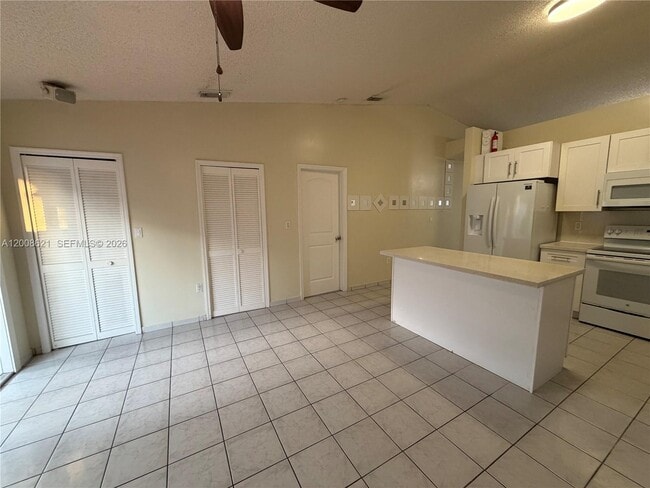 Building Photo - 3159 W 73rd Pl