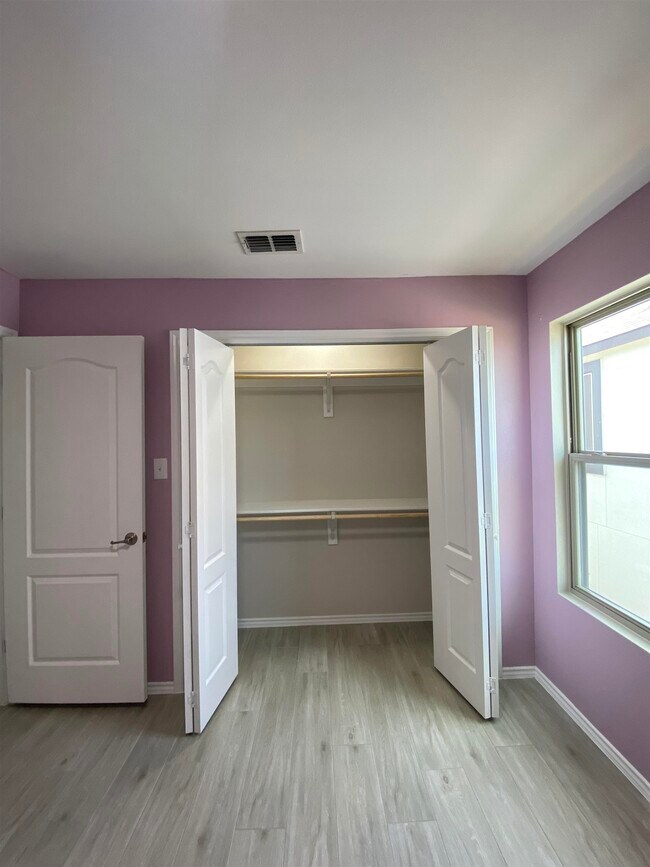Building Photo - 9975 Rosary Ln