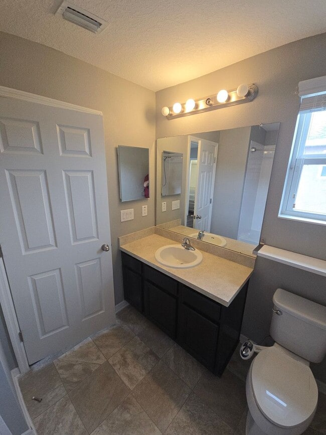 Building Photo - Beautiful 2/2.5 ***All included*** Interne...